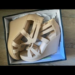 Women’s wedge shoes